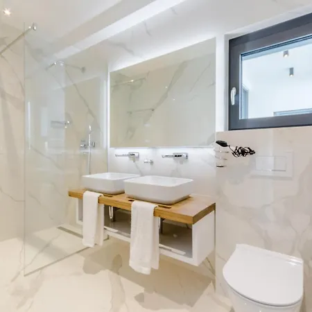 Villa Vitae & Pax Sutivan