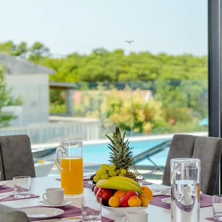 Vitae & Pax Villa Sutivan