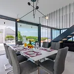 Villa Vitae&villa Pax Sutivan