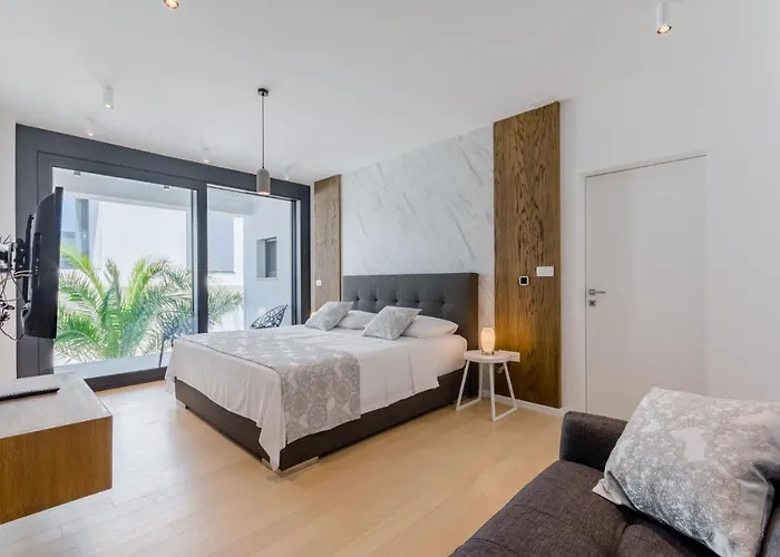 فيلة Vitae & Pax *