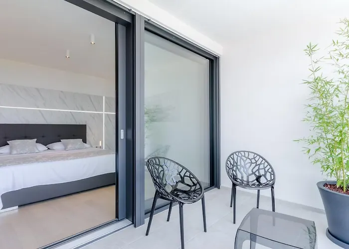 Vitae & Pax Villa Sutivan