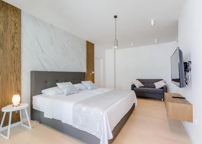 Villa Vitae & Pax Sutivan