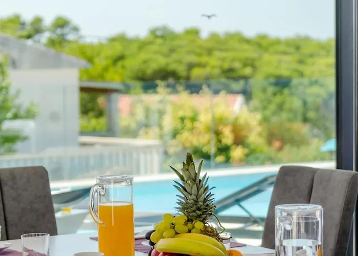 Vitae & Pax Villa Sutivan